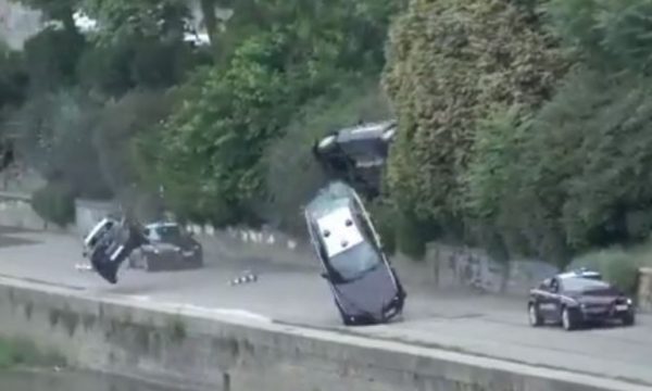 “Fust and Furious”, veturat e policisë fluturojnë në ajër