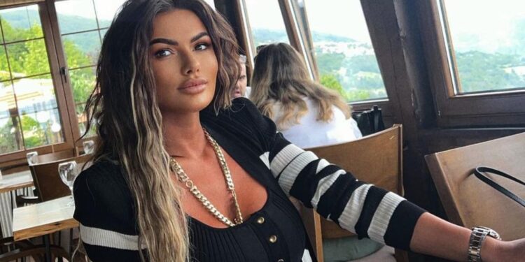 Kallashi bëhet me tigër