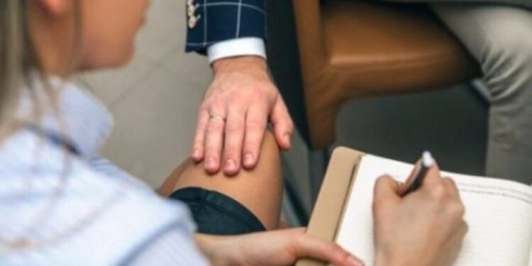 E tmerrshme: Arsimtari dyshohet se e ka ngacmuar seksualisht nxënësen e klasës së shtatë