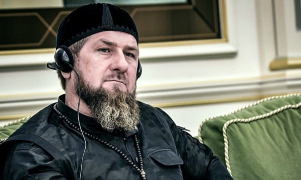 Rishfaqet Kadyrovi, e kërcënon Zelenskyn: Dorëzohu, ky është vetëm fillimi, do të shihni një…