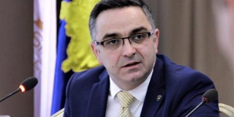 Besnik Tahiri: Ligji i Pagave të hiqet nga rendi i ditës, është diskriminues dhe i pamatur