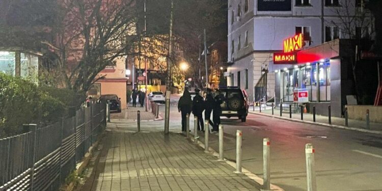 Incident te selia e PDK-së në Prishtinë: Një grua e dehur ia mësyen selisë, ja çfarë probleme krijoi