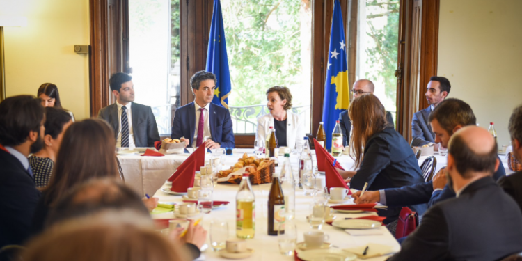 Gërvalla shtron mëngjes për ambasadorët e KiE, flasin për anëtarësimin e Kosovës