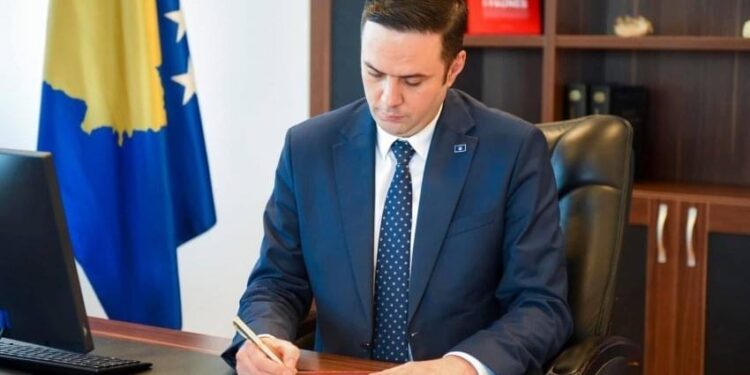 Abdixhiku me kërkesë të ‘veçantë’ ndaj Qeverisë: Të ulet akciza e naftës