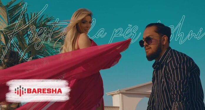 Këngëtarja e njohur dhe më IN e momentit Lendita Selimi s’ka të ndalur, publikon këngën “krejt i dha për dashni” (Video)