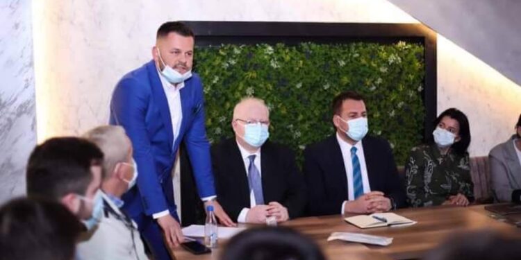Aktivisti i VV-së kritika për Armend Mujën, shpall kandidaturën për kryetar të VV-së në Mitrovicë