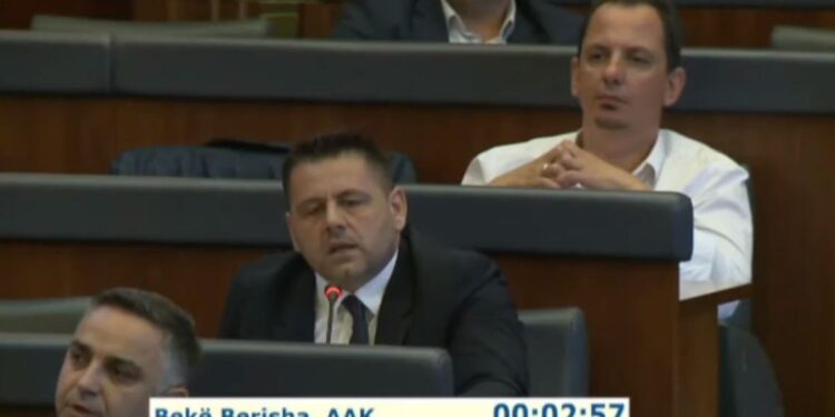 Bekë Berisha i ashpër ndaj Hekuran Muratit: Kush je ti me na kallxu neve kush është i rrejshëm, kush është i parrejshëm