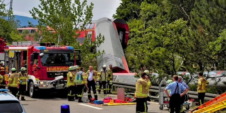 Gjermani: Tre të vdekur e 16 të plagosur rëndë pasi treni del nga shinat