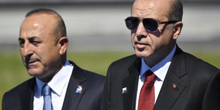 Shefi i diplomacisë turke pasdite në Kosovë, Gërvalla del e pret në Aeroport