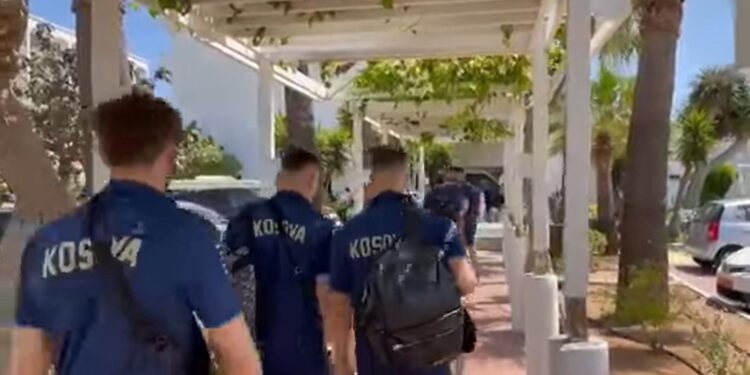 Përfaqësuesja e Kosovës arrin në Larnaca, sonte e zhvillon stërvitjen e fundit para ndeshjes me Qipron