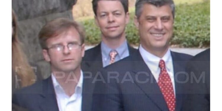 Foto e rrallë: Haki Abazi në krah të Hashim Thaçit