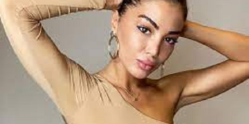 Majlinda vjen me poza seksi në bikini