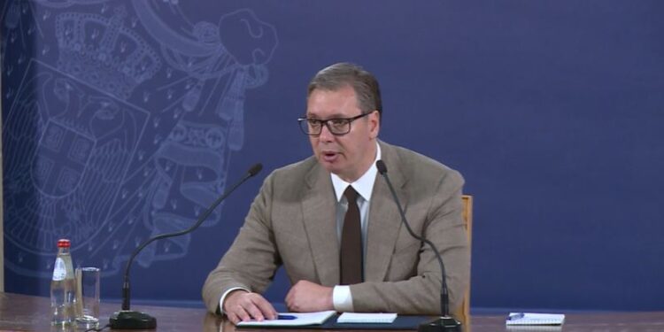 Vuçiç vazhdon të ankohet: Nuk duroj më, po planifikojnë sulm të përgjithshëm në Veri të Kosovës
