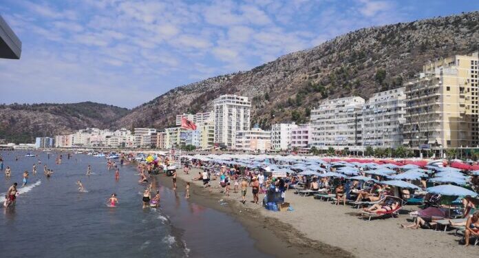Kosovarët pushtojnë Shëngjinin dhe Durrësin për vikend