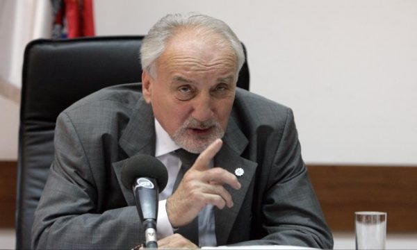 Ish-prokurori i Serbisë për krime lufte: Vuçiqi le të tregojë të vërtetën që di për masakrën në kafenenë ‘Panda’ në Pejë