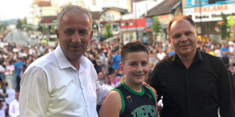 Suhareka dhe ‘Ylli’ ndajnë mirënjohje për  “Torcidën” dhe tifozin që qau në palestër