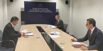 Takimi i Bislimit me Petkoviq nesër në Bruksel, Vuçiq: Nëse pala tjetër nuk shpik diçka…