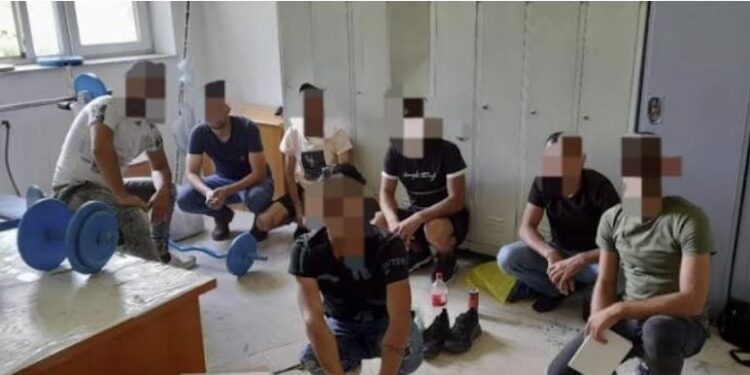 Ky është kosovari i arrestuar që po i transportonte me makinën e tij 7 migrantë ilegalisht në Kosovë