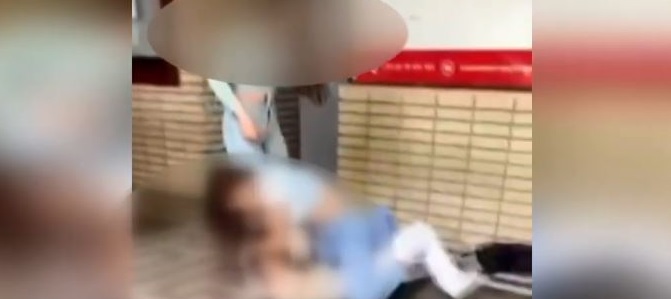 Rrahje mes disa vajzave në një shkollë në Pejë (VIDEO)