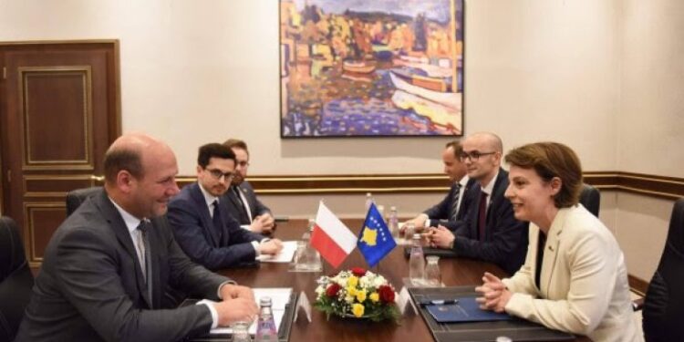 Gërvalla kërkon ndihmën e Polonisë për heqjen e vizave për qytetarët e Kosovës