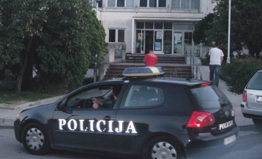 Incident në Ulqin, kosovari e plagos me thikë një polic