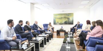 Komunitetet joshumicë takohen me Kurtin, mbështesin Vettingun