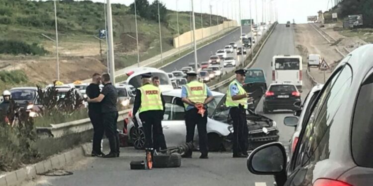 Aksidentohet me motor në Veternik, 19 vjeçari vdes në vendin e ngjarjes