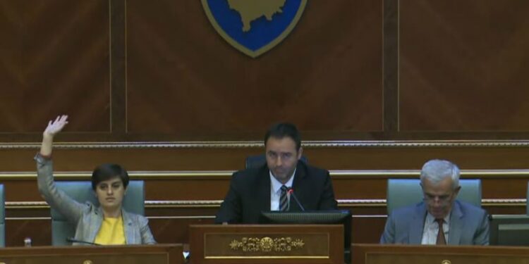 Glauk Konjufca kundër partisë, nuk voton për Byronë e Konfiskimit të Pasurisë