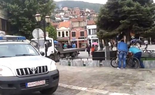 20-vjeçari nga Prizreni gjendet i përgjakur në veturë, u ther disa herë me thikë