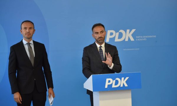 PDK: Qeveria Kurti po thellon varfërinë, të hiqet TVSH-ja, akciza dhe të rriten pagat