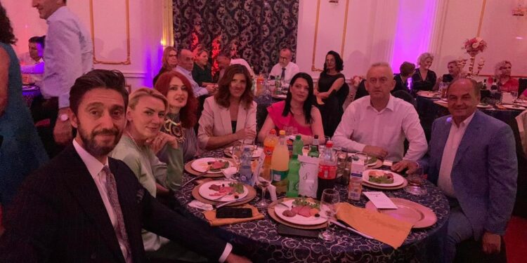 Deputetët e PDK-së në dasëm, kolegu i tyre marton djalin