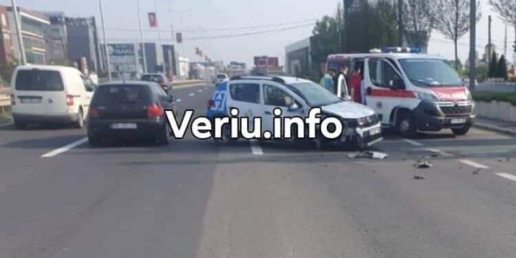 Aksident trafiku në magjistralen Prishtinë-Ferizaj, lëndohet shoferi