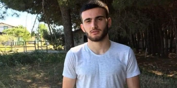 Ky është heroi që u fut në det të shpëtonte vëllanë dhe shokun e tij, por u mbyt: Si ndodhi tragjedia në Durrës