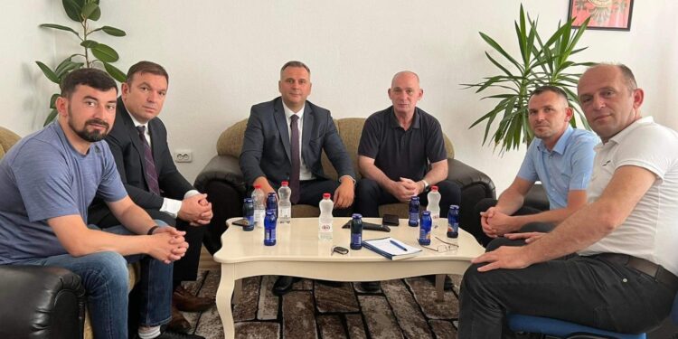 Deputetët e VV-së shkojnë në Podujevë, interesohen për gjendjen e Imamit Berisha