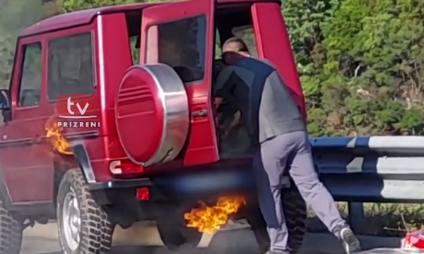 Një Mercedes G-CLASS bëhet shkrumb e hi në Rrugën e Kombit(VIDEO)