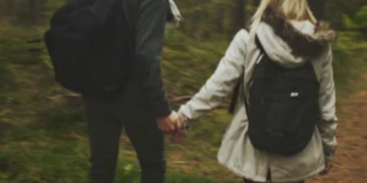 Prizrenasi prish ‘marrëveshjen’ me familjen e të fejuarës, e rrëmben pa i bërë 18 vjet dhe ikë në drejtim të panjohur