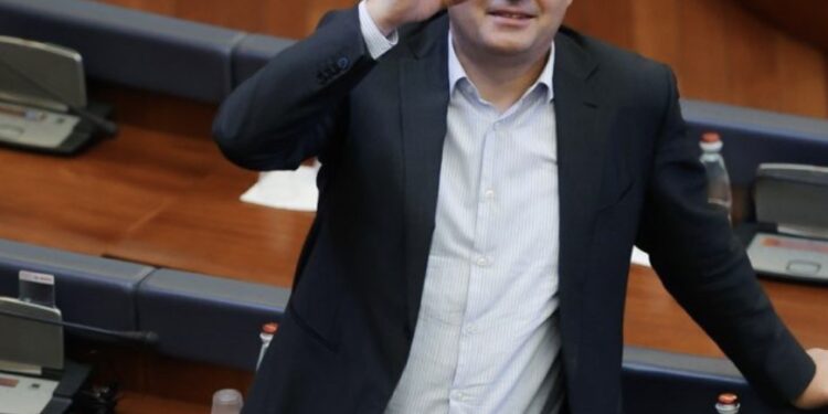 “Racista” e “të pafytyrë” BE-së, dhe kundërshtimi i partisë: Shpërthimi i Enver Hoxhajt
