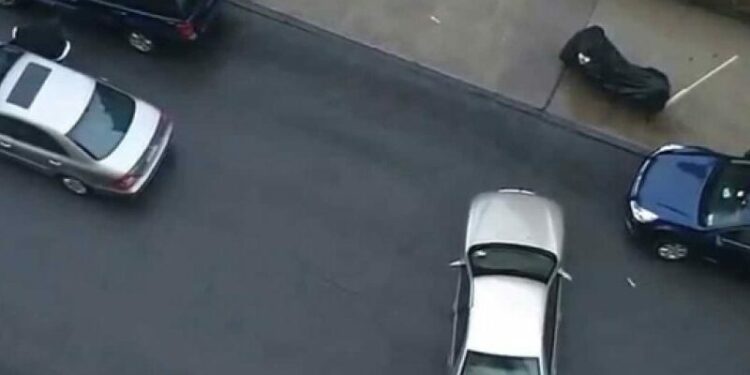 Sherri i parkingut, 33-vjeçari i hyn grushte të riut të cilit i kërkoi ta largojë veturën