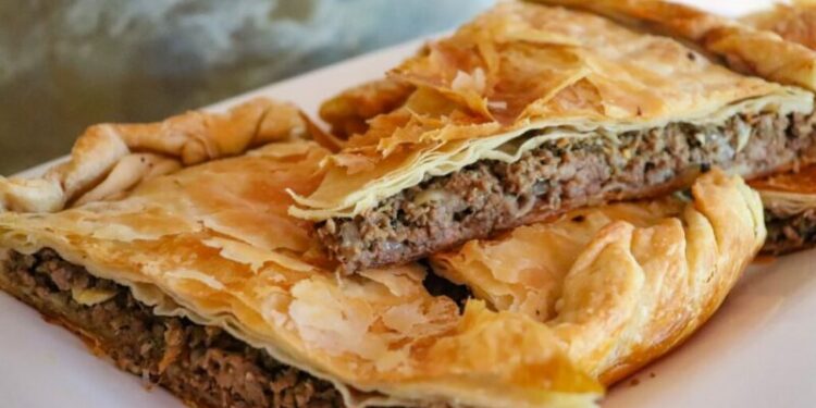 Shqiptari dënohet me burg për vjedhjen e shtatë byrekëve