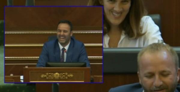 Shkrihen së qeshuri në Kuvend “Edhe 100 vjet me jau dhanë Zoti ymër, ju si na s’muni mu ba kurrë”