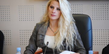 “Nuk jam punëtore e VV-së”, Duda Balje thotë se do ta takojë Kurtin kur të kthehet në Kosovë