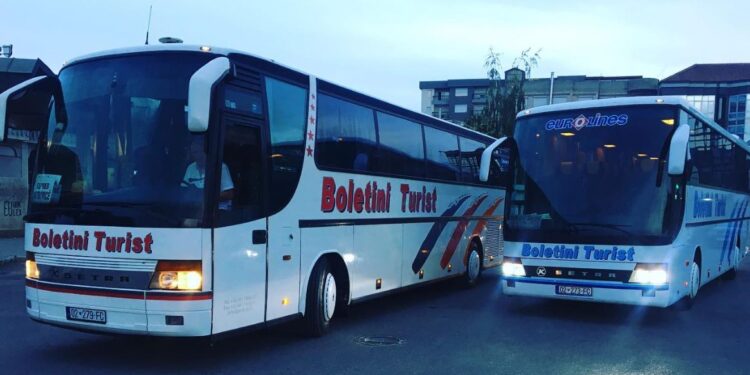 Aksioni kundër kontrabandës me migrantë: Bastisje edhe në kompaninë turistike nga Mitrovica – arrestohet një person dhe sekuestrohet një autobus