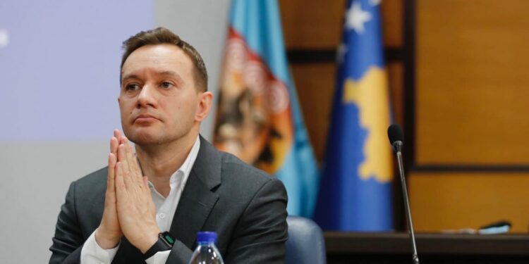 Shkarkimi i parë i lartë në Komunën e Prishtinës, Zogaj thotë se ky është vetëm hapi i parë