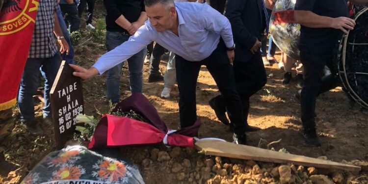 Bekim Jashari: Nëna Taibe i dha bukë Komandantit Legjendar Adem Jasharit