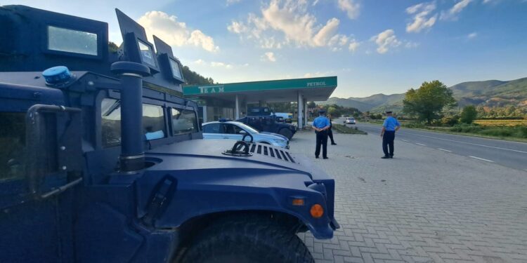 Policia e Kosovës vendos patrulla në veri (FOTO)
