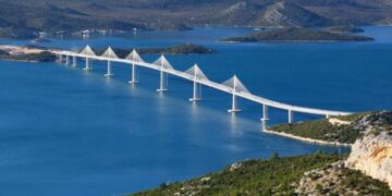 Kroacia hap urën mahnitëse që shmang bregdetin e Bosnjës!