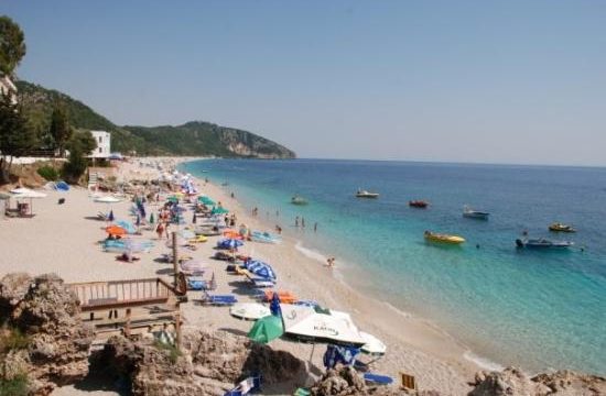Dhërmia e boshatisur, banori: Nga 10 dhoma që kam me qera, vetëm dy të mbushura me 2-3 persona