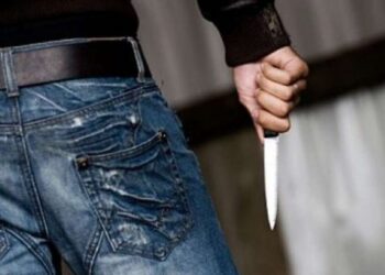 Theret me thikë një person në Fushë Kosovë