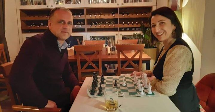 Si tentoi Jeta Xharra të ndikojë në përzgjedhjen e drejtorit të RTK-së