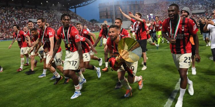 Milani hap bisedimet me mbrojtësin e Premierligës